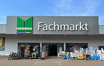 De speciaalzaak Marktkauf Meppen, die losstaat van de supermarkt: Hier vind je sportartikelen, sportkleding, fietsen, speelgoed, autoaccessoires, elektronica van bekende merken zoals Apple, Samsung, LG, Dyson en nog veel meer.